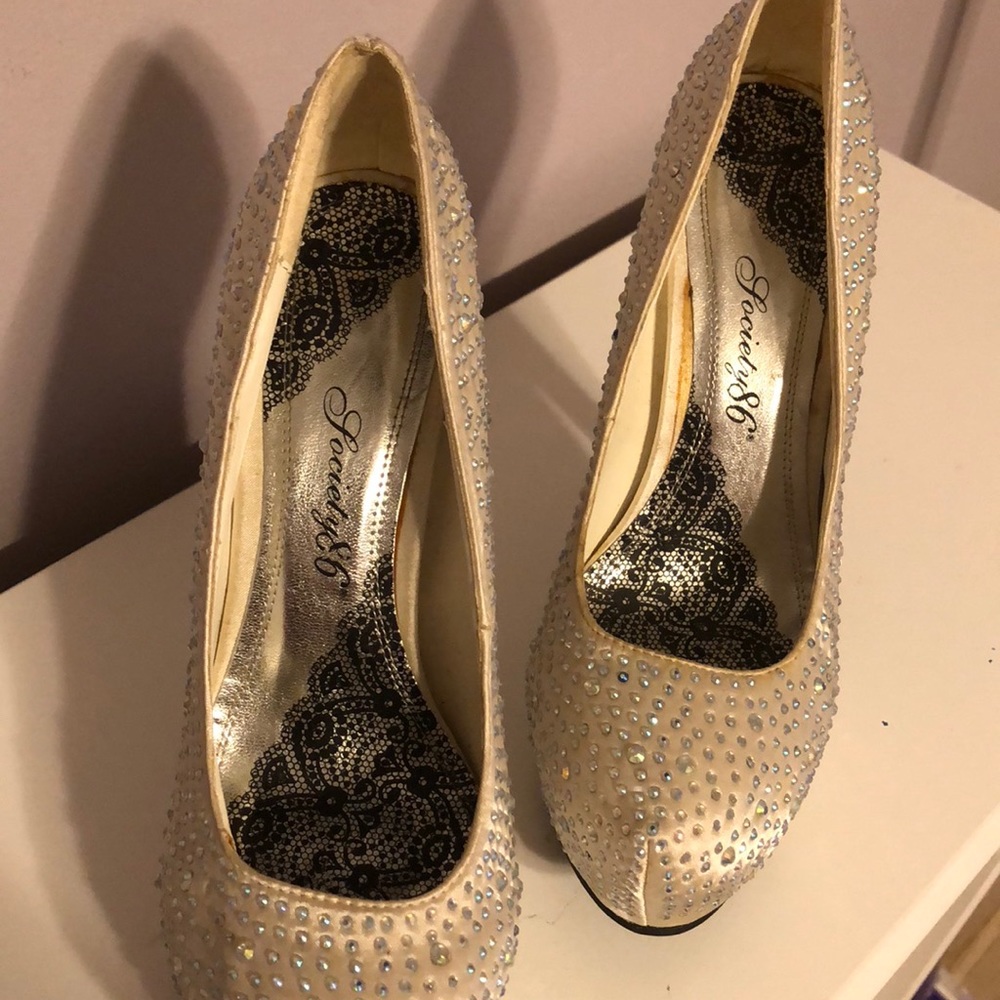 Heels - Picture 6 of 6